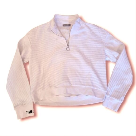 5 for $40 sale WHITE Crop Top Long Sleeve Size Small - Picture 1 of 6